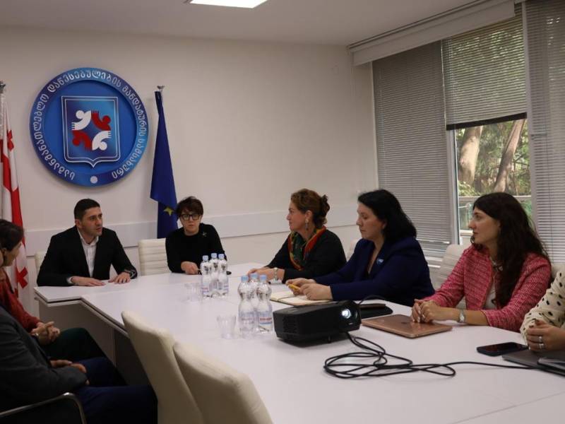 საგანმანათლებლო დაწესებულების მანდატურის სამსახურის წარმომადგენლებმა რესურსსკოლების დირექტორებთან შეხვედრა გამართეს