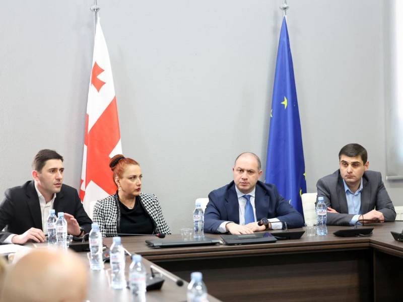 გივი მიქანაძე საგანმანათლებლო დაწესებულების მანდატურის სამსახურს ეწვია