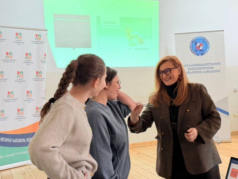 მანდატურის სამსახურის ინიციატივით საქველმოქმედო ფონდთან „აი ია“ თანამშრომლობით სმენის კვირეულთან დაკავშირებული საინფორმაციო შეხვედრა გაიმართა