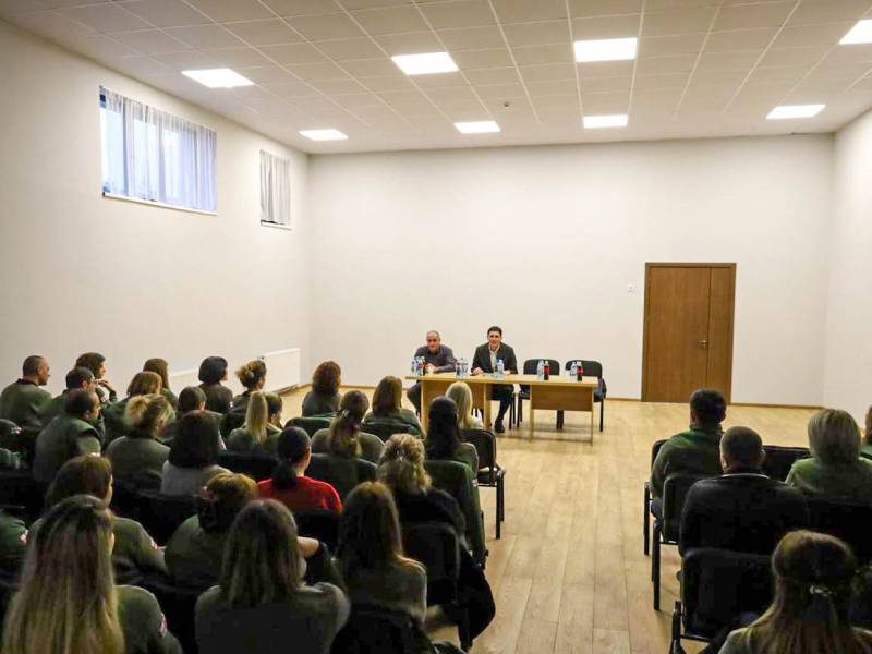 მანდატურის სამსახურის უფროსი სამცხე-ჯავახეთის რეგიონის თანამშრომლებს შეხვდა