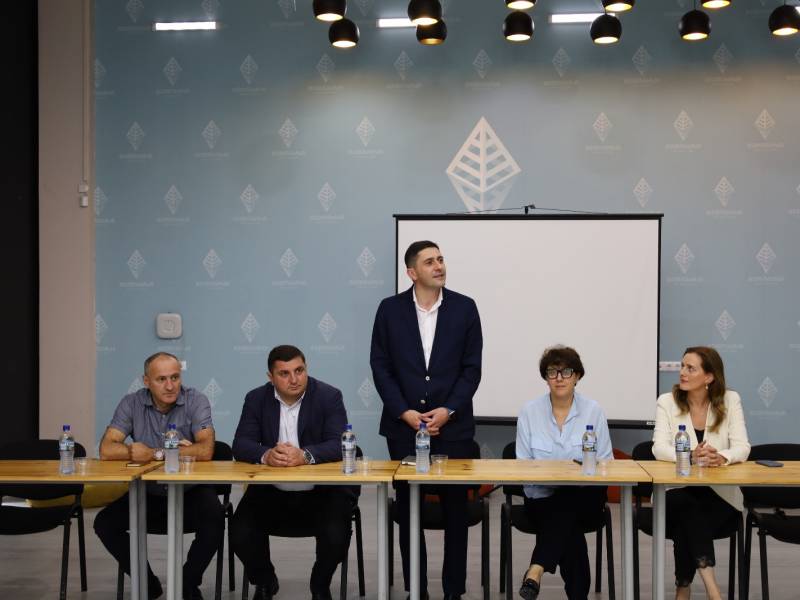 მანდატურის სამსახურის უფროსი აჭარისა და გურიის რეგიონული ცენტრის თანამშრომლებს შეხვდა