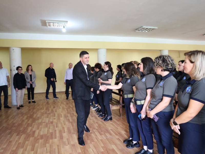 მანდატურის სამსახურის უფროსი სამეგრელოსა და ზემო სვანეთის რეგიონული ცენტრის თანამშრომლებს შეხვდა